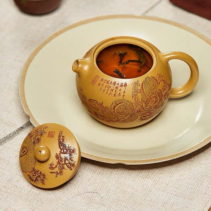 Carving the Golden Segment of Squirrel Xi Shi in Yixing Zisha Pot