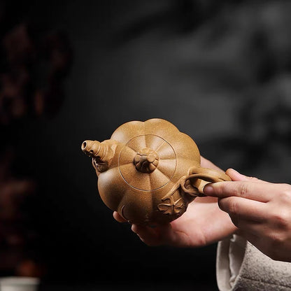 Mud pumpkin pot in old section of Yixing zishahu raw mine