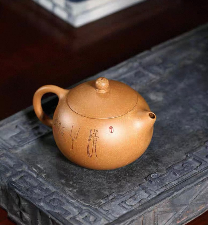 Lotus Xishi pot in Huang Jinlao section of Yixing Zisha teapot