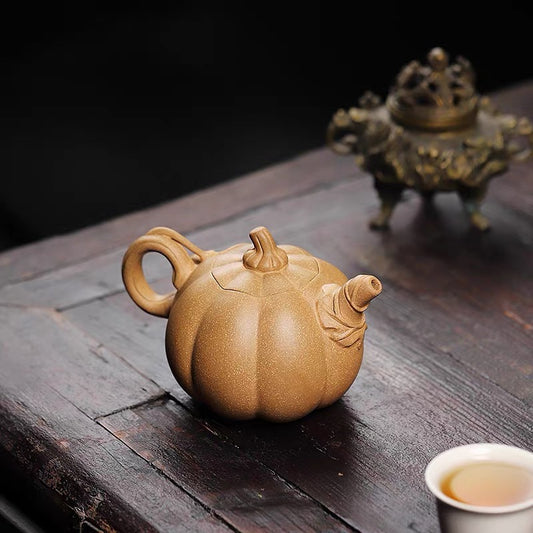 Mud pumpkin pot in old section of Yixing zishahu raw mine