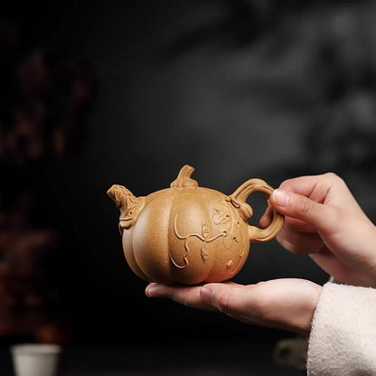 Mud pumpkin pot in old section of Yixing zishahu raw mine