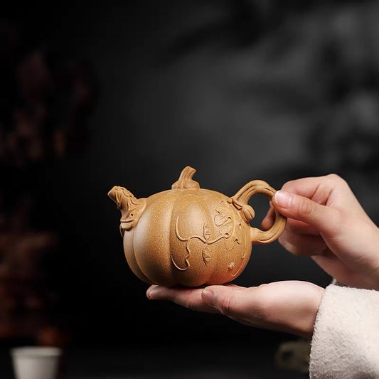 Mud pumpkin pot in old section of Yixing zishahu raw mine